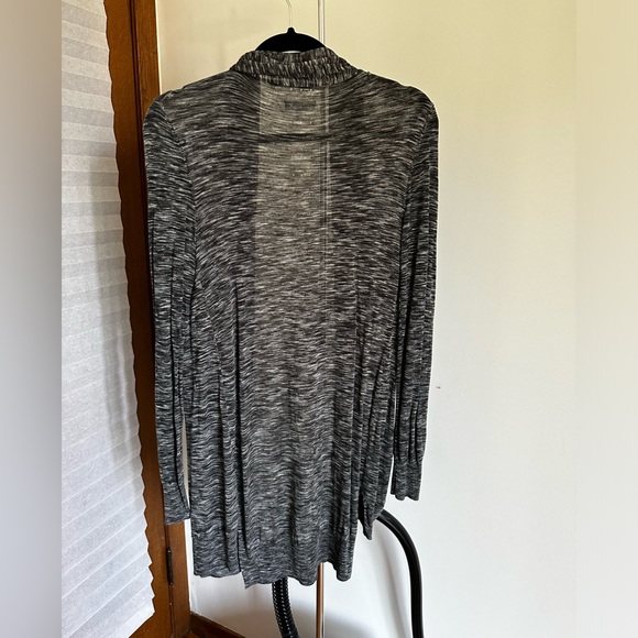Aritzia Wilfred Grey Linen/Viscose Blend Cardigan - Picture 3 of 4